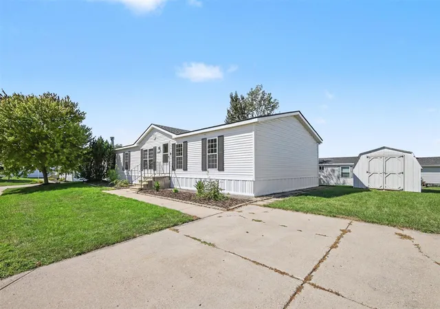 Photo 2 of Single family home for sale at 2141 Granite St, Hudsonville, MI 49426 | MLS# 70554903 | Listing updated on 2026-09-03