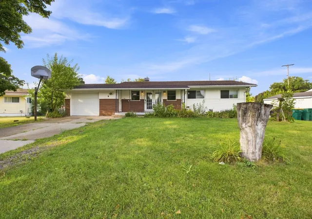 Photo 2 of Single family home for sale at 3281 Broadmore Dr, Bay City, MI 48706 | MLS# 50223485 | Listing updated on 2026-10-01