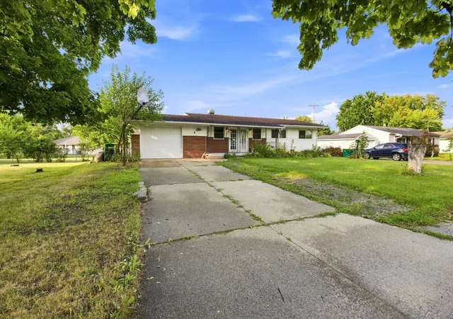 Photo 3 of Single family home for sale at 3281 Broadmore Dr, Bay City, MI 48706 | MLS# 50223485 | Listing updated on 2026-10-01