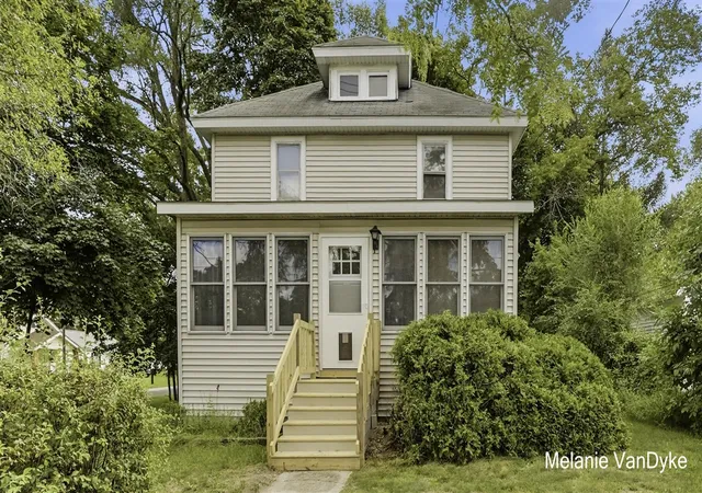 Photo 2 of Sale Pending at 2244 Fuller Ave, Grand Rapids, MI 49505 | MLS# 70555396 | Listing updated on 2026-09-02