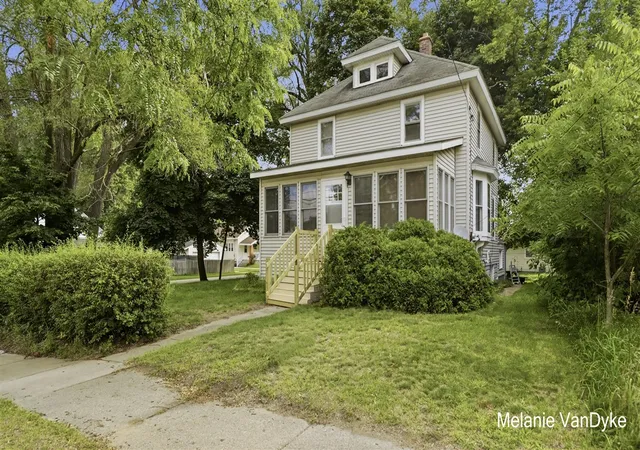 Photo 3 of Sale Pending at 2244 Fuller Ave, Grand Rapids, MI 49505 | MLS# 70555396 | Listing updated on 2026-09-02