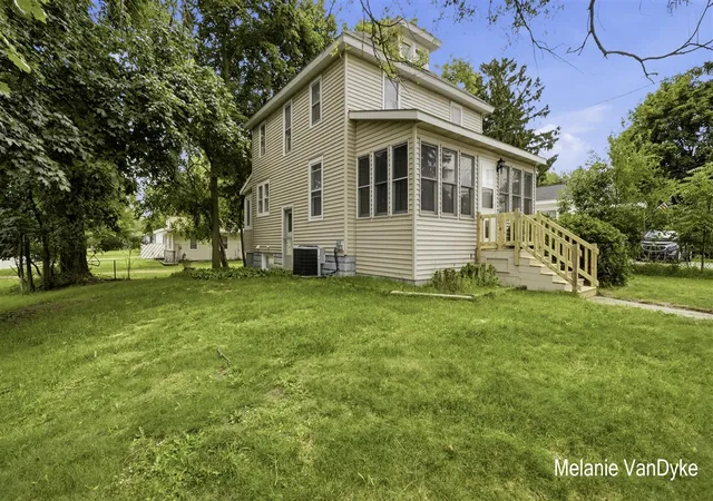Photo 4 of Sale Pending at 2244 Fuller Ave, Grand Rapids, MI 49505 | MLS# 70555396 | Listing updated on 2026-09-02