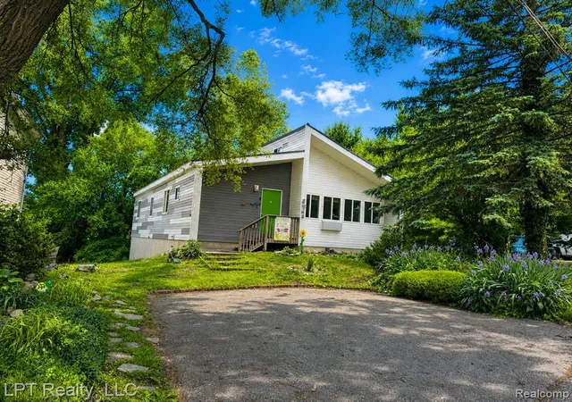 Photo 1 of Single family home for sale at 5868 Outer Dr, Bath, MI 48808 9771 | MLS# 61025337 | Listing updated on 2026-10-04