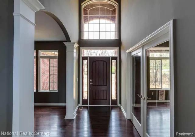 Photo 3 of Single family home for sale at 925 Guenevere Dr, Oxford, MI 48371 | MLS# 61027540 | Listing updated on 2026-10-12