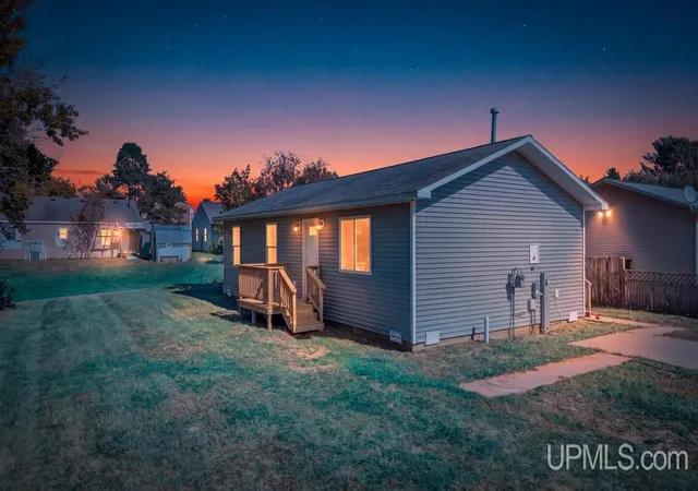 Photo 1 of Single family home for sale at 2720 7th Place, Escanaba, MI 49829 | MLS# 50224102 | Listing updated on 2026-10-10