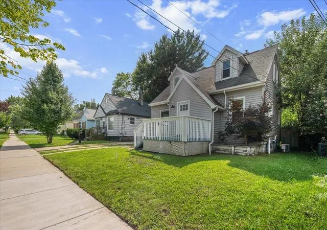 Photo 3 of Single family home for sale at 1319 Diamond Ave, Grand Rapids, MI 49505 | MLS# 70553536 | Listing updated on 2026-09-02