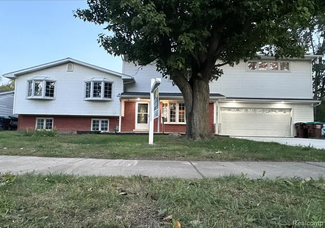 Photo 1 of Sale Pending at 33195 Swallow Dr, Rockwood, MI 48173 | MLS# 61024765 | Listing updated on 2026-10-13