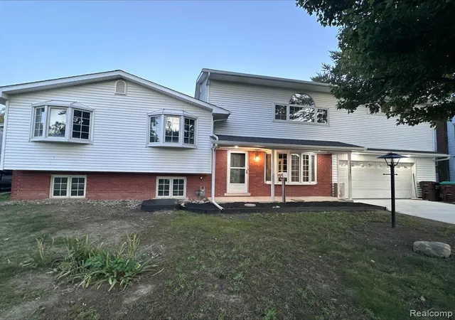 Photo 2 of Sale Pending at 33195 Swallow Dr, Rockwood, MI 48173 | MLS# 61024765 | Listing updated on 2026-10-13