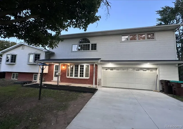 Photo 3 of Sale Pending at 33195 Swallow Dr, Rockwood, MI 48173 | MLS# 61024765 | Listing updated on 2026-10-13