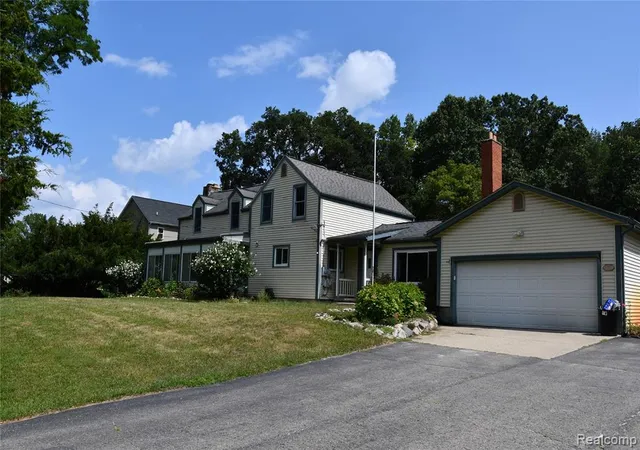 Photo 2 of Single family home for sale at 9039 Peer Rd, South Lyon, MI 48178 8120 | MLS# 61024131 | Listing updated on 2026-09-08