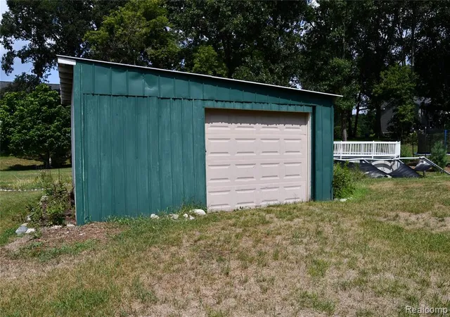 Photo 4 of Single family home for sale at 9039 Peer Rd, South Lyon, MI 48178 8120 | MLS# 61024131 | Listing updated on 2026-09-08