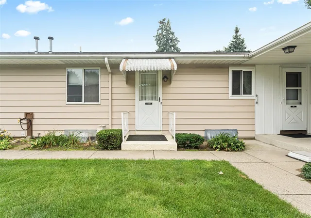 Condo for sale at 5784 Leisure S Dr, Grand Rapids, MI 49548 | MLS# 70557586