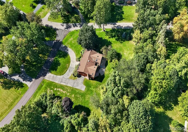 Photo 2 of Single family home for sale at 7115 Paterese Dr, Bloomfield Hills, MI 48301 | MLS# 61033045 | Listing updated on 2026-10-11