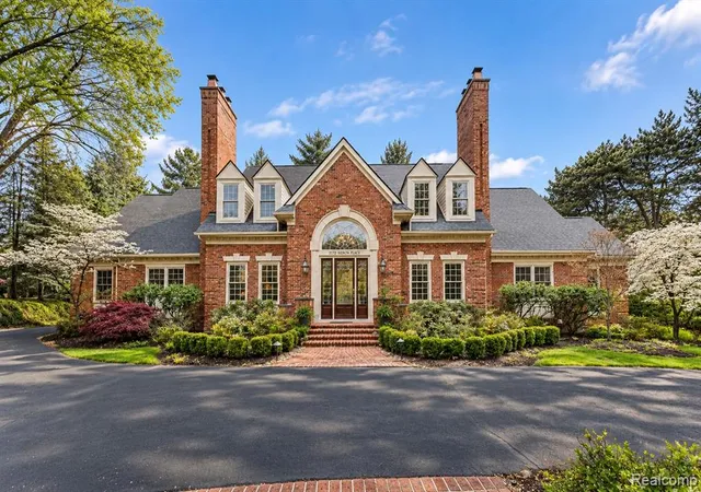 Photo 1 of Single family home for sale at 2972 Heron Pl, Bloomfield Hills, MI 48302 | MLS# 61029560 | Listing updated on 2026-10-21