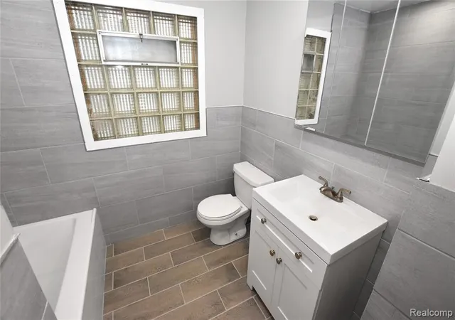 Photo 2 of Single family home for sale at 2332 Nolen Dr, Flint, MI 48504 5201 | MLS# 61023600 | Listing updated on 2026-09-16