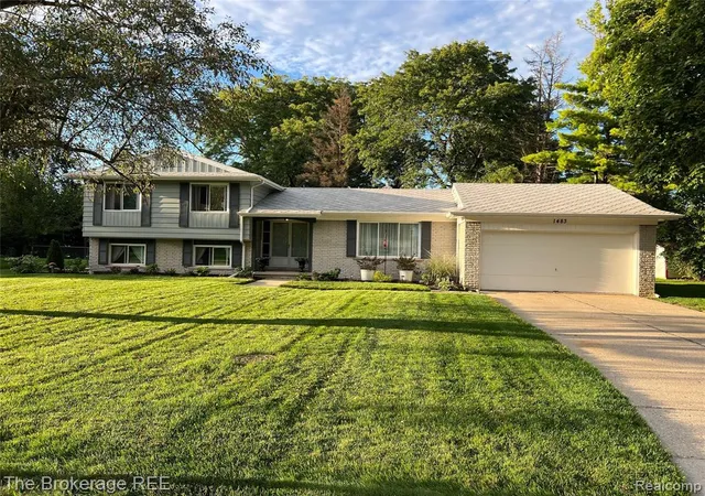 Photo 1 of Sale Pending at 1483 Huntley Dr, Grand Blanc, MI 48439 | MLS# 61027887 | Listing updated on 2026-09-24