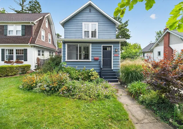 Photo 2 of Single family home for sale at 121 Kenwood Ave, Ann Arbor, MI 48103 | MLS# 70555278 | Listing updated on 2026-09-08