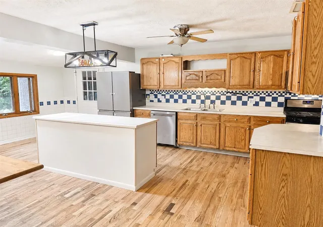 Photo 3 of Sale Pending at 181 Shellenberger Ave, Battle Creek, MI 49037 | MLS# 70554325 | Listing updated on 2026-09-05