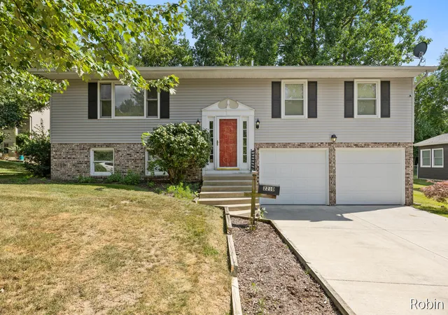 Photo 1 of Single family home for sale at 2210 Skyline Dr, Grand Rapids, MI 49504 | MLS# 70562171 | Listing updated on 2026-10-28
