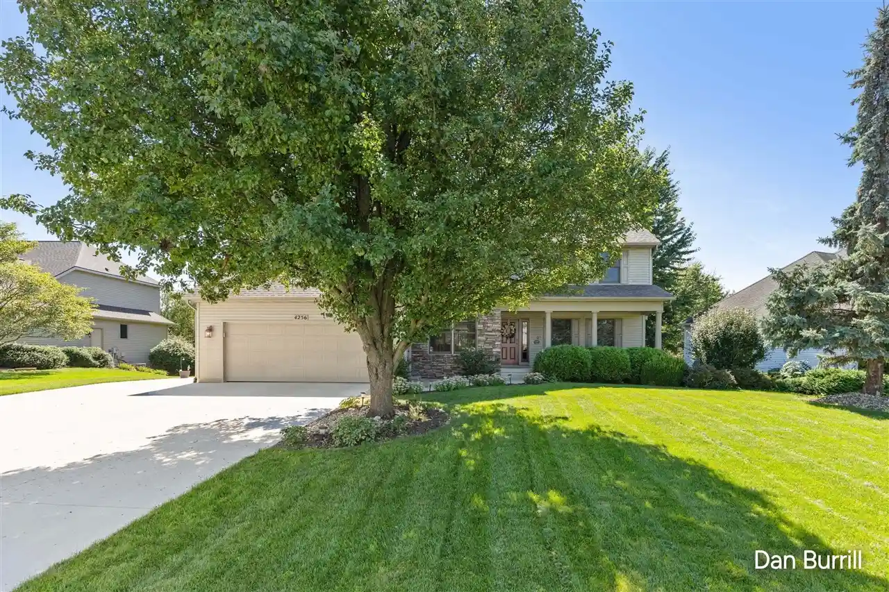 Photo 2 of Single family home for sale at 4256 Del Mar Dr, Grandville, MI 49418 | MLS# 70559612 | Listing updated on 2026-10-30