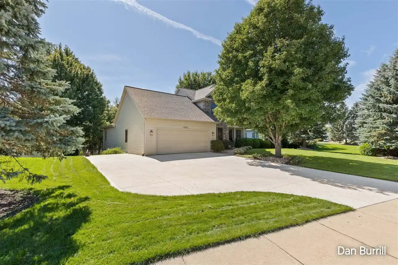 Photo 3 of Single family home for sale at 4256 Del Mar Dr, Grandville, MI 49418 | MLS# 70559612 | Listing updated on 2026-10-30