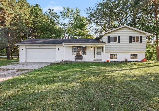 Photo 1 of Single family home for sale at 10021 Briarwood Ln, Freeland, MI 48623 | MLS# 50224164 | Listing updated on 2026-10-08