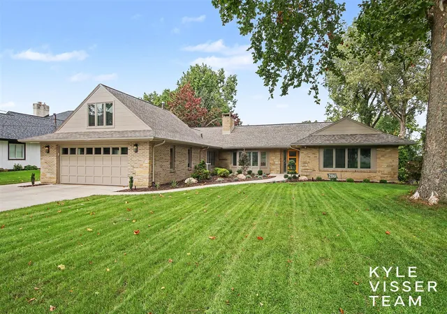 Photo 1 of Sale Pending at 2861 Woodcliff Cir, Grand Rapids, MI 49506 | MLS# 70561741 | Listing updated on 2026-10-23