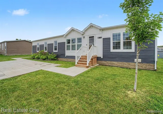 Photo 3 of Manufactured home for sale at 6435 Prince Blvd, Fenton, MI 48430 | MLS# 61005884 | Listing updated on 2026-09-03