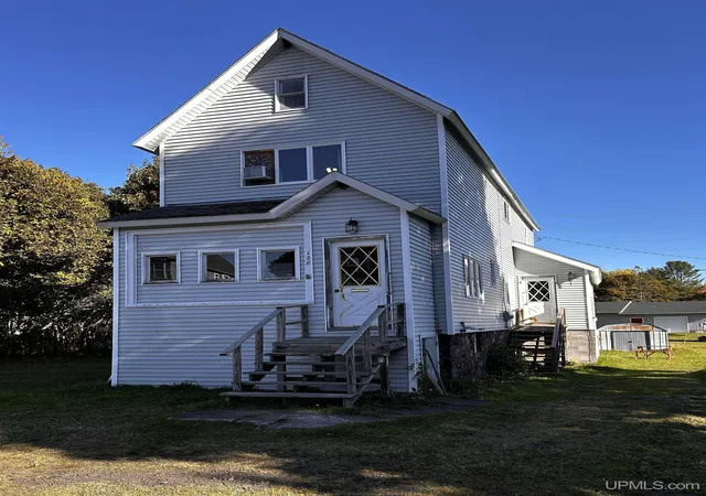 Photo 1 of Single family home for sale at 128 N Iroquois St, Laurium, MI 49913 | MLS# 50224578 | Listing updated on 2026-10-12