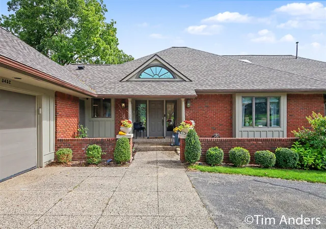 Photo 2 of Condo for sale at 3452 Charlevoix Dr #16, Grand Rapids, MI 49546 | MLS# 70560528 | Listing updated on 2026-10-15