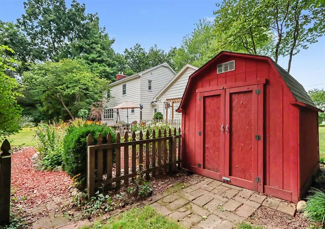 Photo 4 of Sale Pending at 8300 E D Ave, Richland, MI 49083 | MLS# 70554257 | Listing updated on 2026-09-16