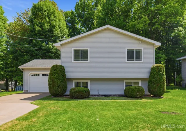 Photo 1 of Single family home for sale at 2643 Montgomery St, Marquette, MI 49855 | MLS# 50221060 | Listing updated on 2026-09-18