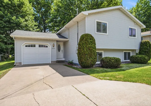 Photo 2 of Single family home for sale at 2643 Montgomery St, Marquette, MI 49855 | MLS# 50221060 | Listing updated on 2026-09-18