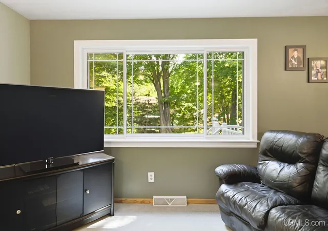 Photo 4 of Single family home for sale at 2643 Montgomery St, Marquette, MI 49855 | MLS# 50221060 | Listing updated on 2026-09-18