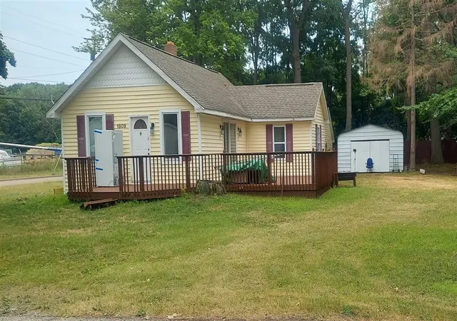 Photo 2 of Single family home for sale at 1809 Lindberg Dr, Muskegon, MI 49441 | MLS# 70550558 | Listing updated on 2026-09-09
