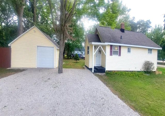 Photo 3 of Single family home for sale at 1809 Lindberg Dr, Muskegon, MI 49441 | MLS# 70550558 | Listing updated on 2026-09-09
