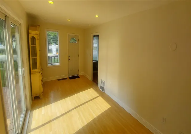 Photo 3 of Single family home for sale at 1809 Lindberg Dr, Muskegon, MI 49441 | MLS# 70550558 | Listing updated on 2026-09-09