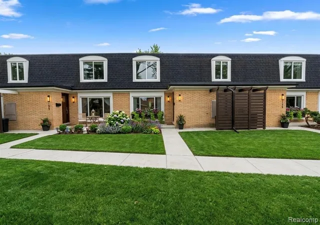 Photo 1 of Condo for sale at 29876 City Ctr Dr #4, Warren, MI 48093 2434 | MLS# 60978955 | Listing updated on 2026-09-03