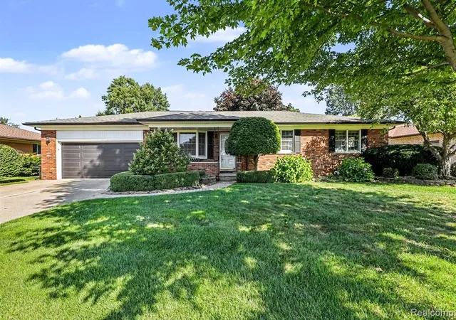 Photo 2 of Sale Pending at 37158 Almont Dr, Sterling Heights, MI 48310 | MLS# 61030361 | Listing updated on 2026-09-22