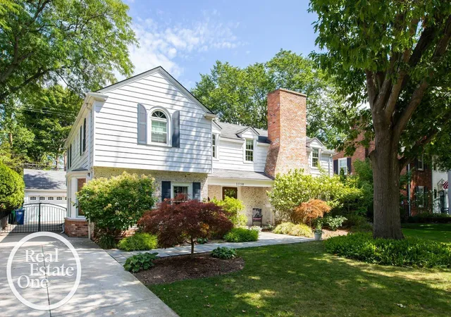 Photo 1 of Sale Pending at 1110 Grayton St, Grosse Pointe Park, MI 48230 | MLS# 50220233 | Listing updated on 2026-09-08
