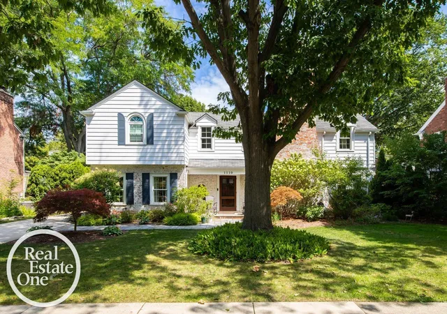 Photo 2 of Sale Pending at 1110 Grayton St, Grosse Pointe Park, MI 48230 | MLS# 50220233 | Listing updated on 2026-09-08