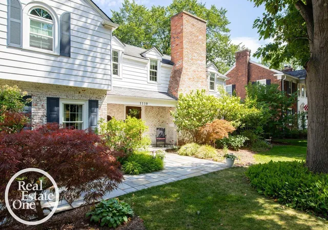 Photo 3 of Sale Pending at 1110 Grayton St, Grosse Pointe Park, MI 48230 | MLS# 50220233 | Listing updated on 2026-09-08