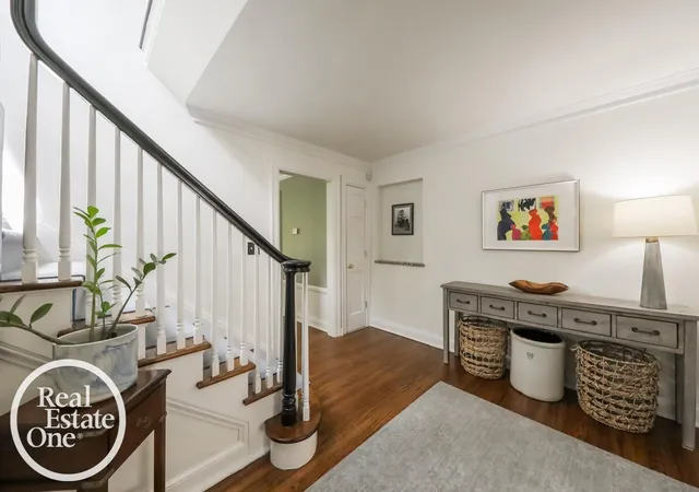 Photo 4 of Sale Pending at 1110 Grayton St, Grosse Pointe Park, MI 48230 | MLS# 50220233 | Listing updated on 2026-09-08