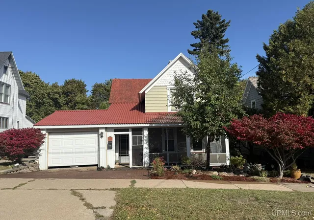 Photo 2 of Single family home for sale at 115 E Crescent St, Marquette, MI 49855 | MLS# 50223976 | Listing updated on 2026-10-06