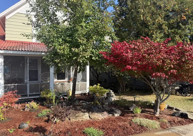 Photo 3 of Single family home for sale at 115 E Crescent St, Marquette, MI 49855 | MLS# 50223976 | Listing updated on 2026-10-06