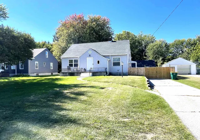 Photo 2 of Single family home for sale at 287 State Park Dr, Bay City, MI 48706 | MLS# 50223100 | Listing updated on 2026-10-16
