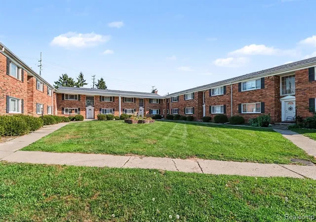 Photo 2 of Condo for sale at 31831 Grand River Ave #52, Farmington, MI 48336 | MLS# 61038492 | Listing updated on 2026-10-13