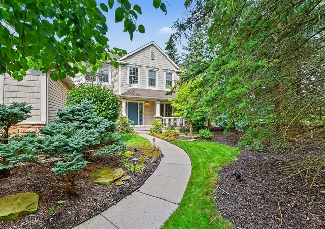 Photo 3 of Single family home for sale at 1219 Stoneshire Dr, Grand Rapids, MI 49546 | MLS# 70556493 | Listing updated on 2026-09-17