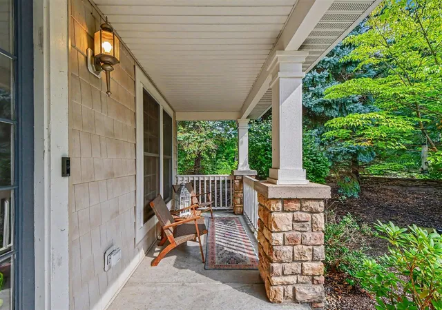 Photo 4 of Single family home for sale at 1219 Stoneshire Dr, Grand Rapids, MI 49546 | MLS# 70556493 | Listing updated on 2026-09-17