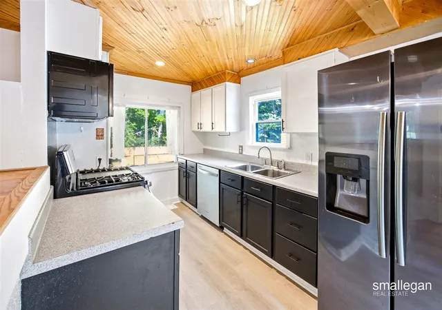 Photo 3 of Single family home for sale at 37 Walter St, Grand Rapids, MI 49548 | MLS# 70556525 | Listing updated on 2026-09-17